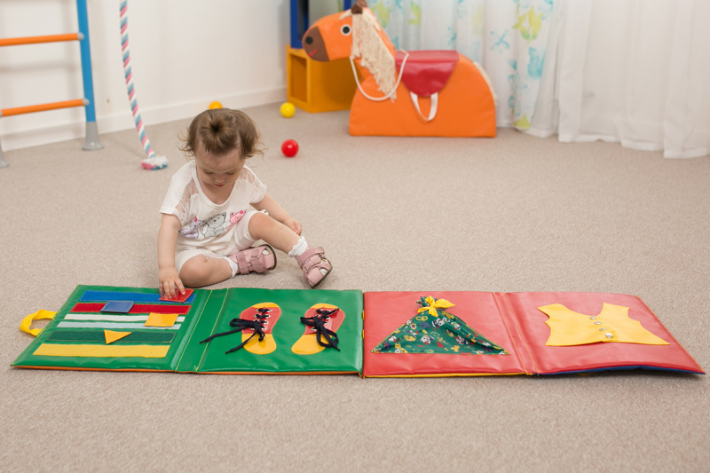 Дидактическая книжка Romana «Ловкие пальчики» в Москве ВИНКО